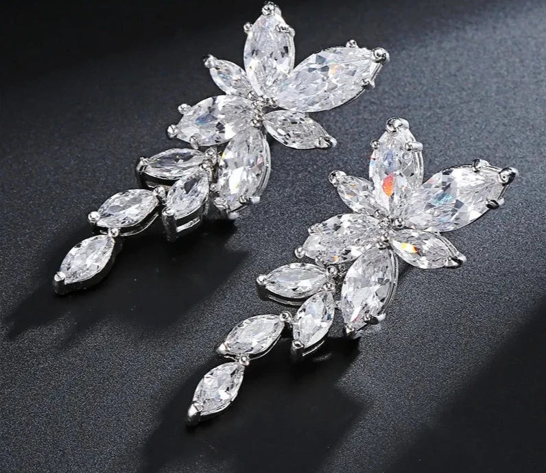 Fashion Leaf Zircon Earrings