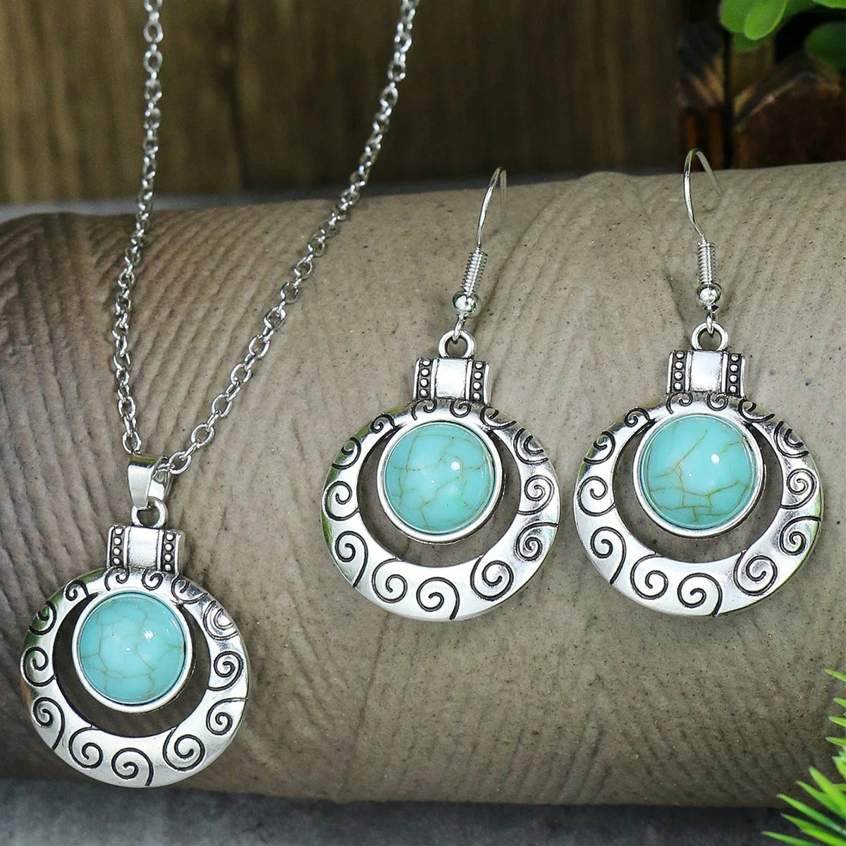 Vintage Blue European pendant set